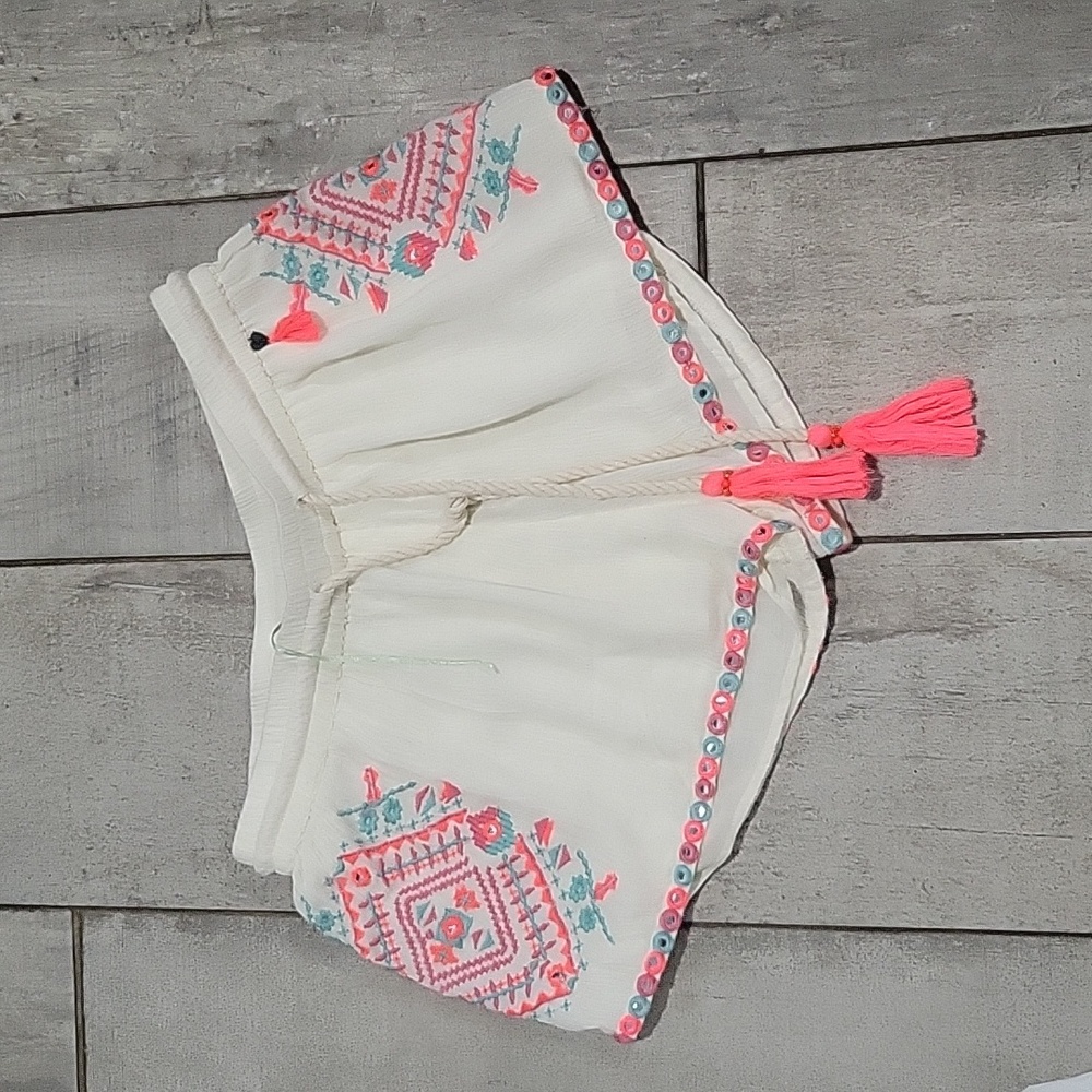 Z&Leaurop cream short shorts size small with embroidery on the side new wot #11